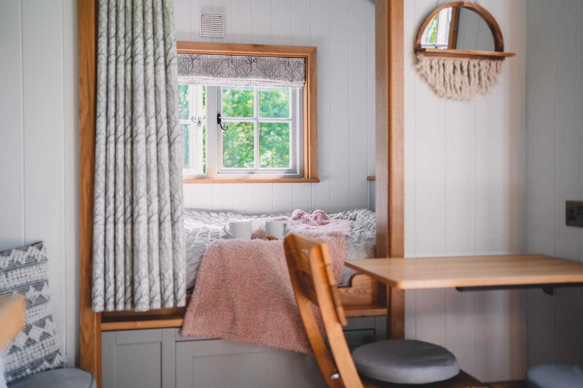 Somerset Shepherds Huts Winsham エクステリア 写真